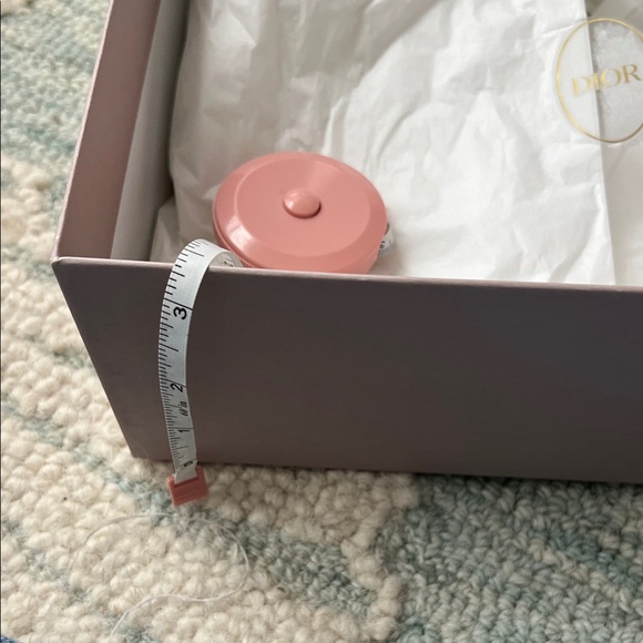 Dior Cream and Gold Floral Box - Picture 5 of 6